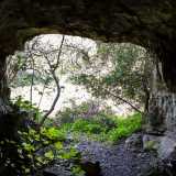 Ci introduciamo nella grotta che ha uno sviluppo di circa 125 metri suddivisi in tre canali
